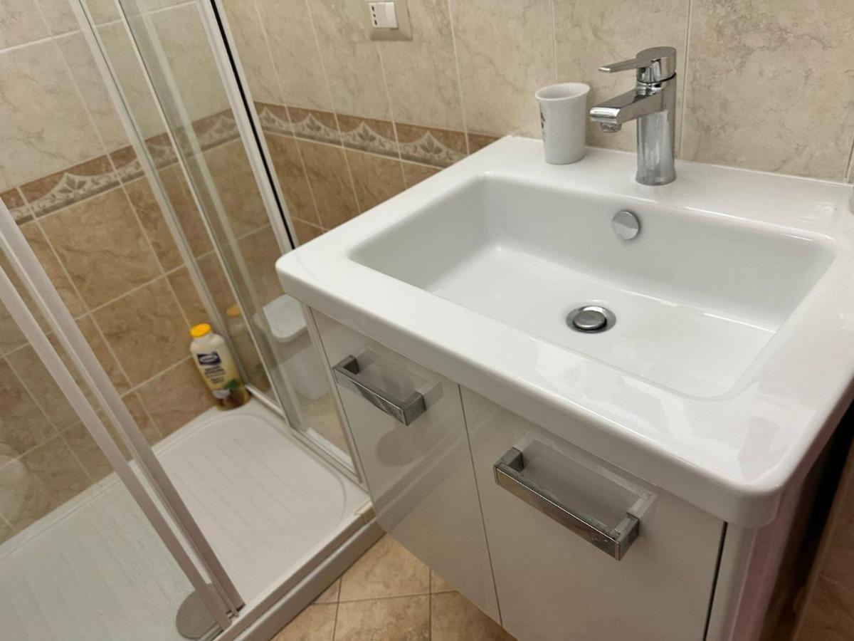 Roma Chic Residenza Gemelli Apartment Bagian luar foto