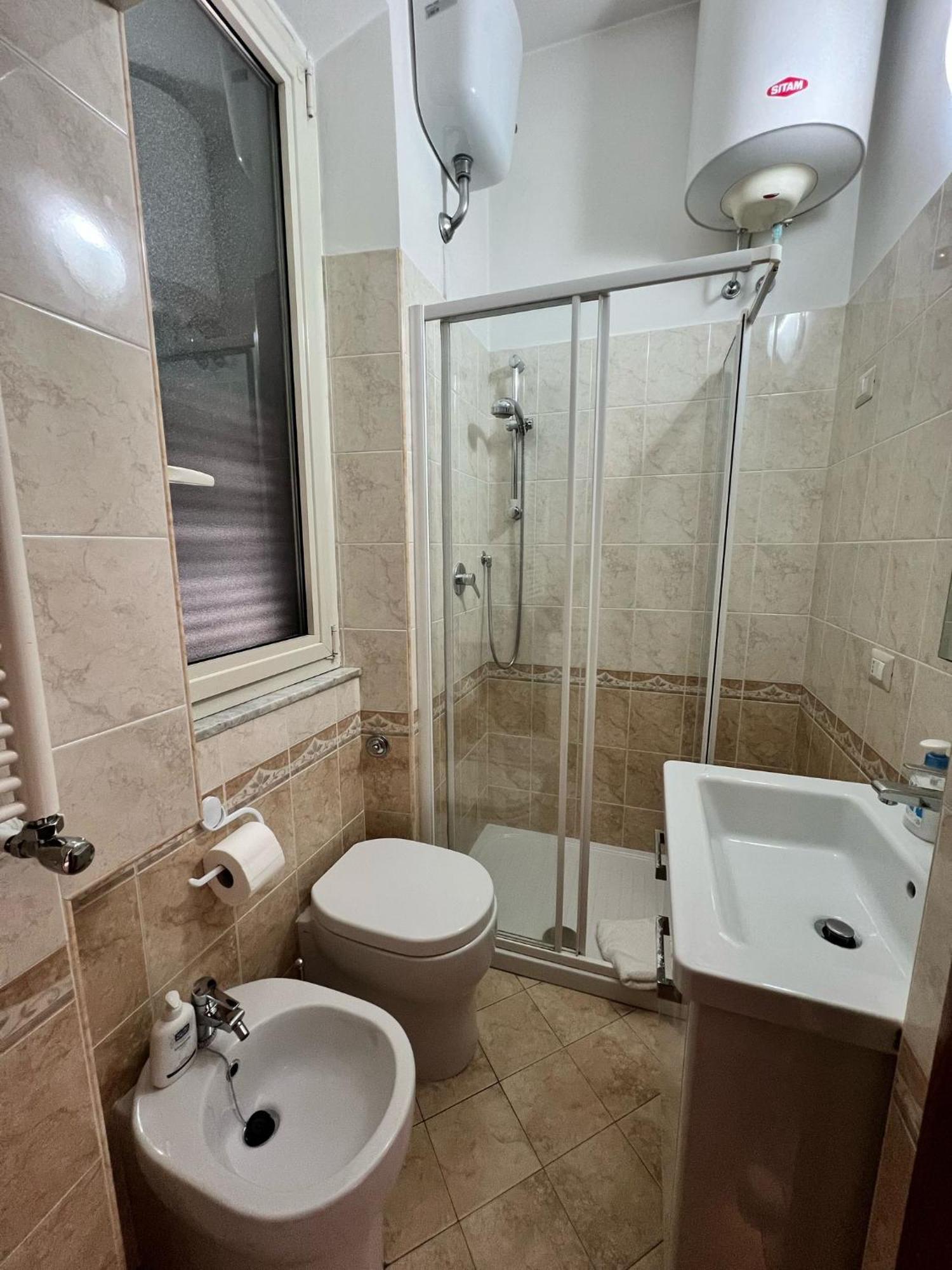 Roma Chic Residenza Gemelli Apartment Bagian luar foto